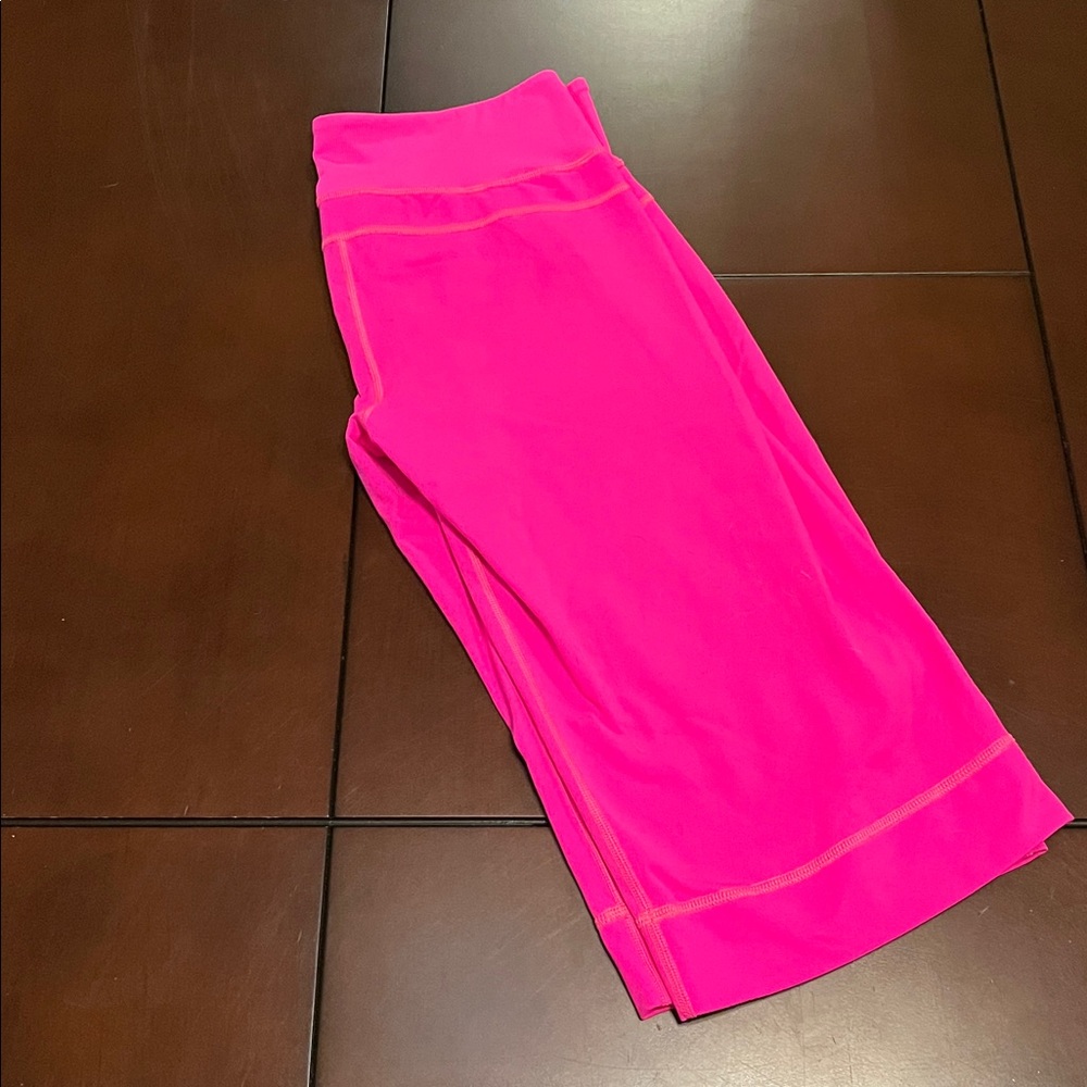 Lululemon Athletica Neon Pink cropped leggings